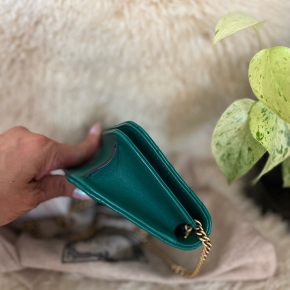 Gucci GG Marmont Matelasse Super Mini Bag in Emerald Green. *EUC - Picture 6 of 16